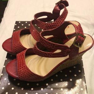 Kelly & Katie faux Red-snake skin sandals